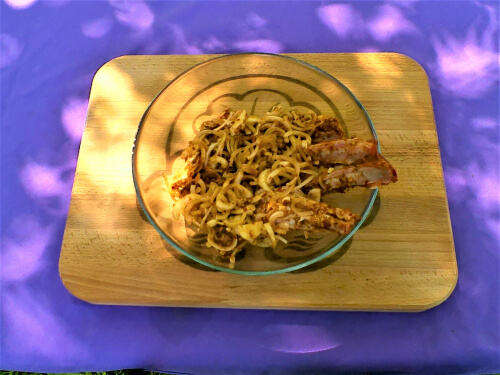 Добавить к мясу лук, аджику, специи, выдавить чеснок, посолить. Тщательно перемешать. Оставить мариноваться на 1 час. Добавить к мясу лук, аджику, специи, выдавить чеснок, посолить. Тщательно перемешать. Оставить мариноваться на 1 час.