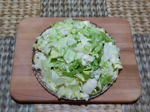 Салат Айсберг нарезать произвольно. Салат Айсберг нарезать произвольно.