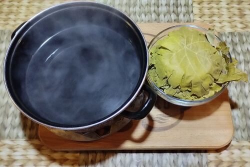 Вскипятить воду.