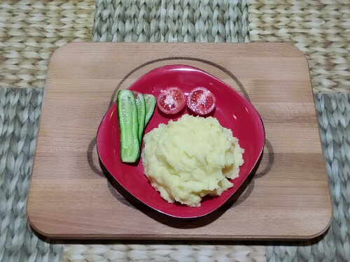 Подавать как самостоятельное блюдо или как гарнир. С пюре очень хорошо сочетается гуляш с подливой. Подавать как самостоятельное блюдо или как гарнир. С пюре очень хорошо сочетается гуляш с подливой.