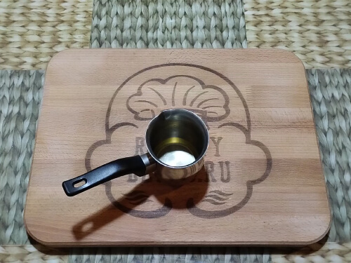 Заправка для риса: смешивать яблочный уксус, соль, сахар. Немного подогреть до растворения сахара.