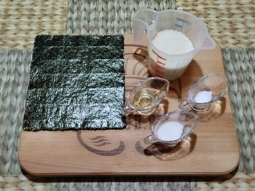 Заправка для риса: яблочный уксус, сахар, соль.