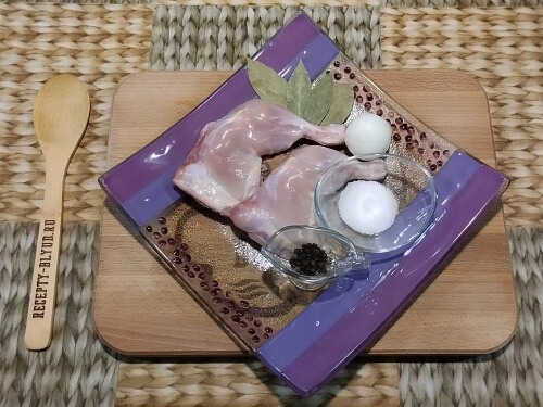 Куриные окорочка помыть, снять кожу. Почистить лук. Куриные окорочка помыть, снять кожу. Почистить лук.