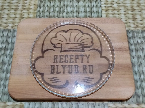 Подготовить блюдо для сборки салата.