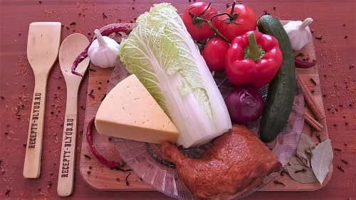 Подготовить продукты для салата. Помыть овощи, почистить лук. Подготовить продукты для салата. Помыть овощи, почистить лук.