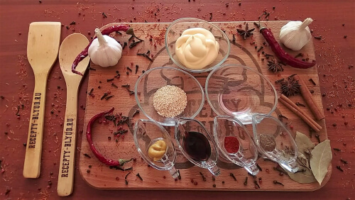 Приготовить ингредиенты для соуса и специи. Приготовить ингредиенты для соуса и специи.