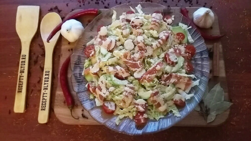 Готовый салат посыпать кунжутом. Готовый салат посыпать кунжутом.