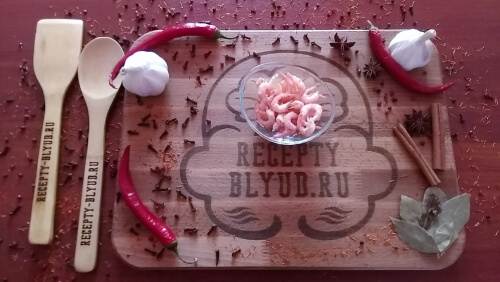 Креветки очистить от панциря. Креветки очистить от панциря.