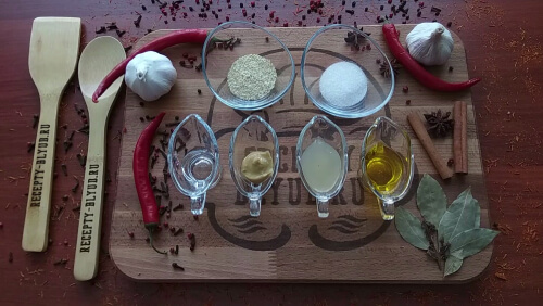 Подготовить ингредиенты для заправки: горчица, оливковое масло, выжатый сок лимона. Для маринования лука: уксус 9% и сахарный песок. Подготовить ингредиенты для заправки: горчица, оливковое масло, выжатый сок лимона. Для маринования лука: уксус 9% и сахарный песок.