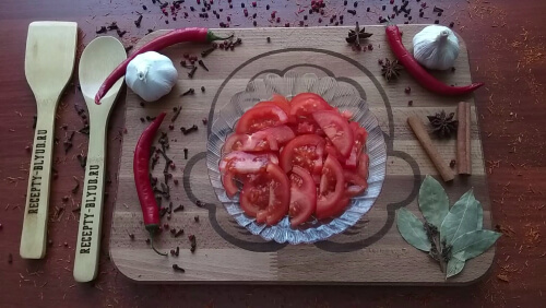 Помидоры нарезать полусферами. Помидоры нарезать полусферами.