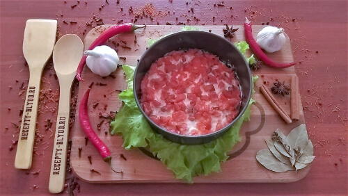 Выложить слой рыбы. Выложить слой рыбы.