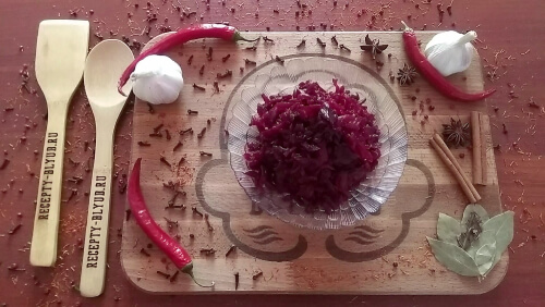 Свеклу натереть на крупной тёрке.