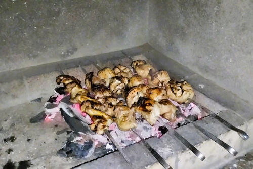 Пожарить на углях до готовности.