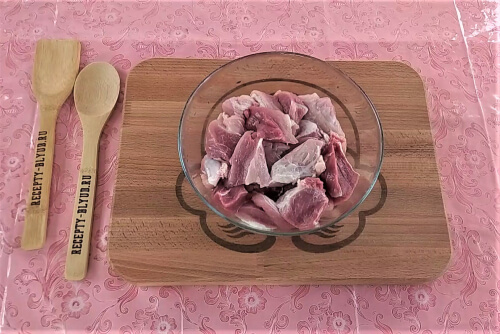 Мясо порезать на равномерные кусочки. Мясо порезать на равномерные кусочки.