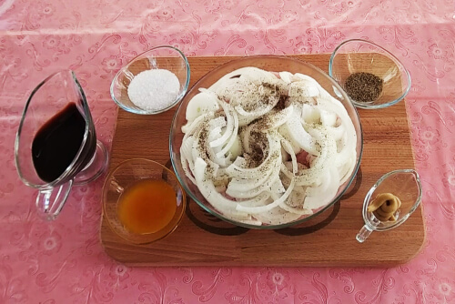 Посолить, поперчить. Посолить, поперчить.