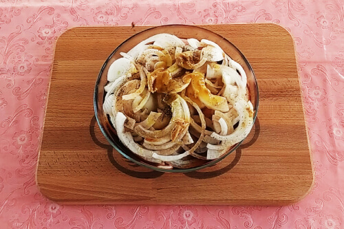 Залить соевым соусом. Залить соевым соусом.