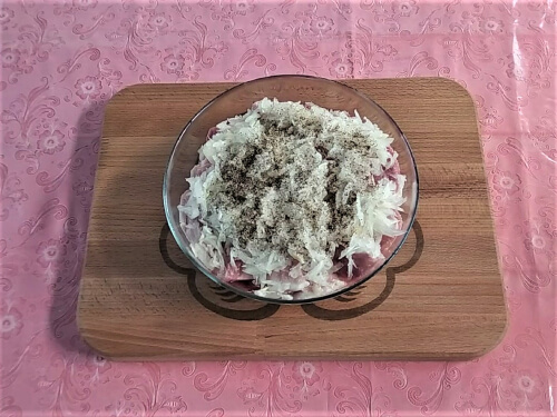 Посолить, поперчить по вкусу. Посолить, поперчить по вкусу.