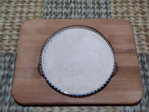 Сухари насыпать в широкую тарелку. Сухари насыпать в широкую тарелку.