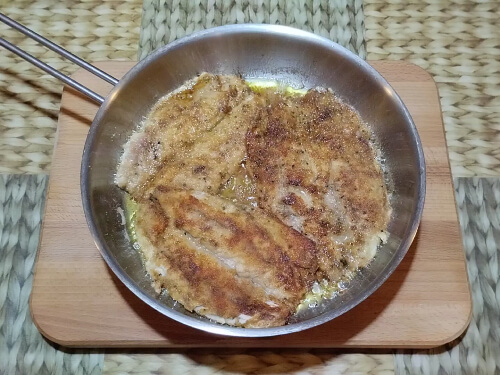 Обжарить с двух сторон до золотистой корочки. Обжарить с двух сторон до золотистой корочки.