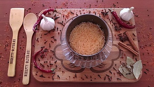 Выложить натёртый сыр.