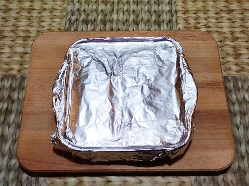 Закрыть фольгой, убрать в холодильник на 12 часов.